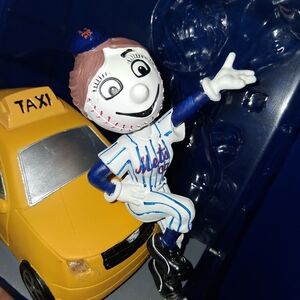 Mrs. Met Taxi Bobblehead- Blue and Yellow